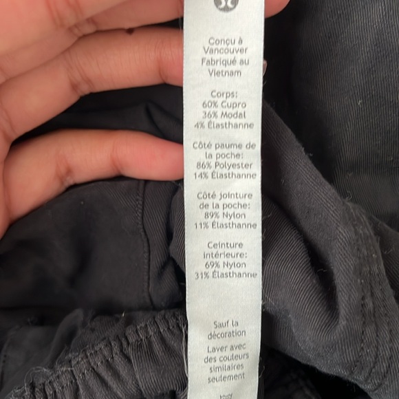 Lululemon light cargo pants (Cropped) sz 2 - Picture 4 of 4